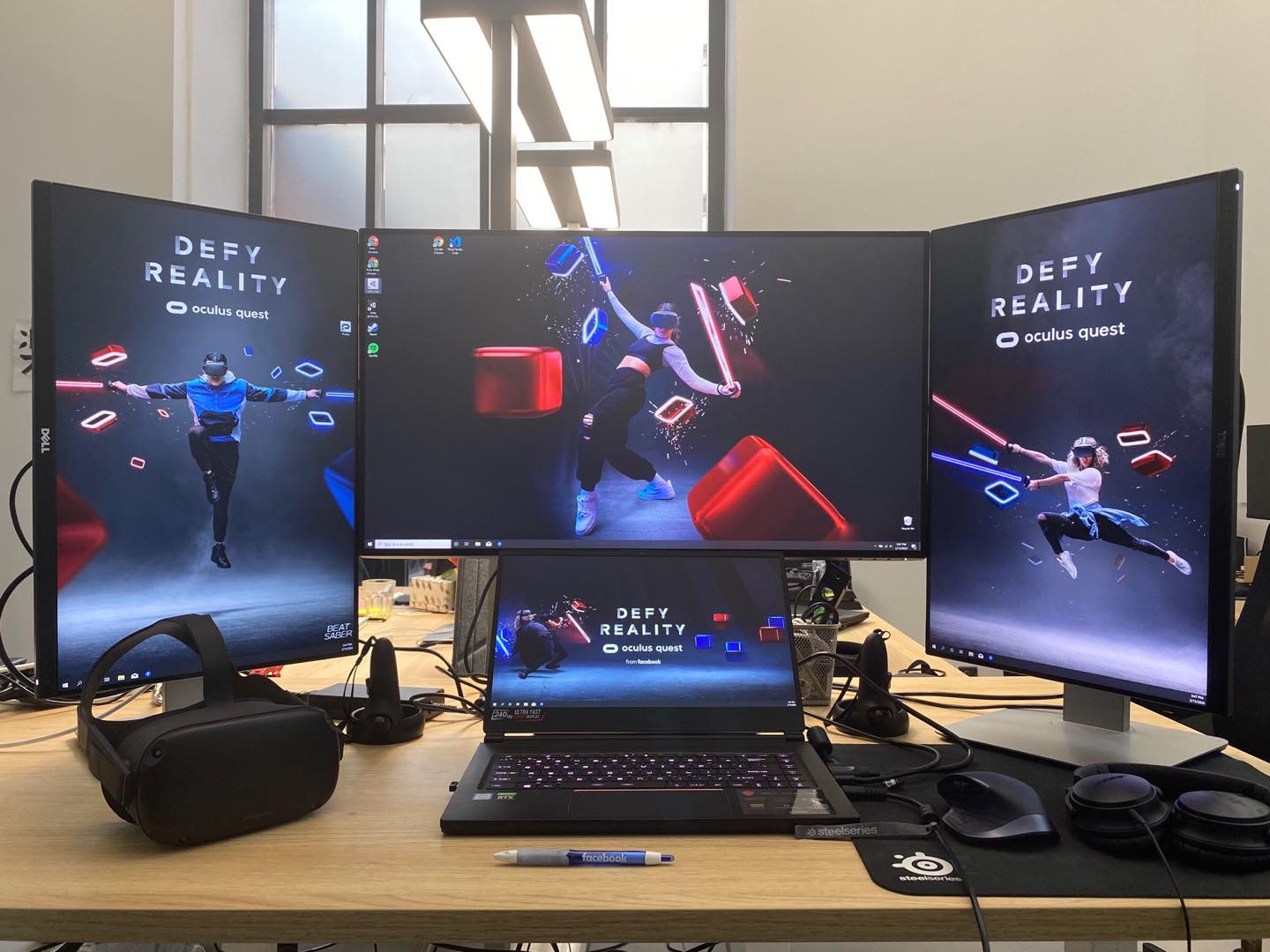 tankevækkende øjenbryn padle Beat Saber on Twitter: "We're still #WFH but can't wait to be back at our  office with this setup! 😍 https://t.co/Q4pAbtwjdn" / Twitter