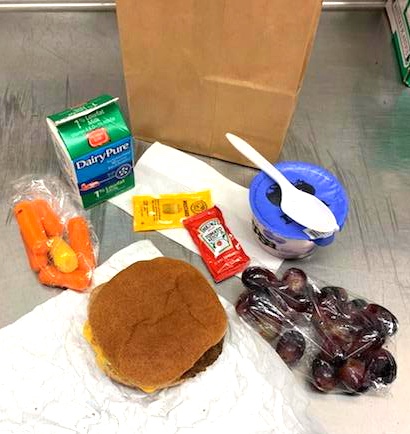 PSDNutrition's tweet photo. Lunch service at Riffenburgh today includes hamburgers or cheeseburgers! Our beef patties are 100% beef with no fillers and served on a local whole wheat bun! Served with fresh grapes and carrots and Colorado local milk! #supportcolorado #localingredients #cleanlabels https://t.co/wteQ6SbYBf