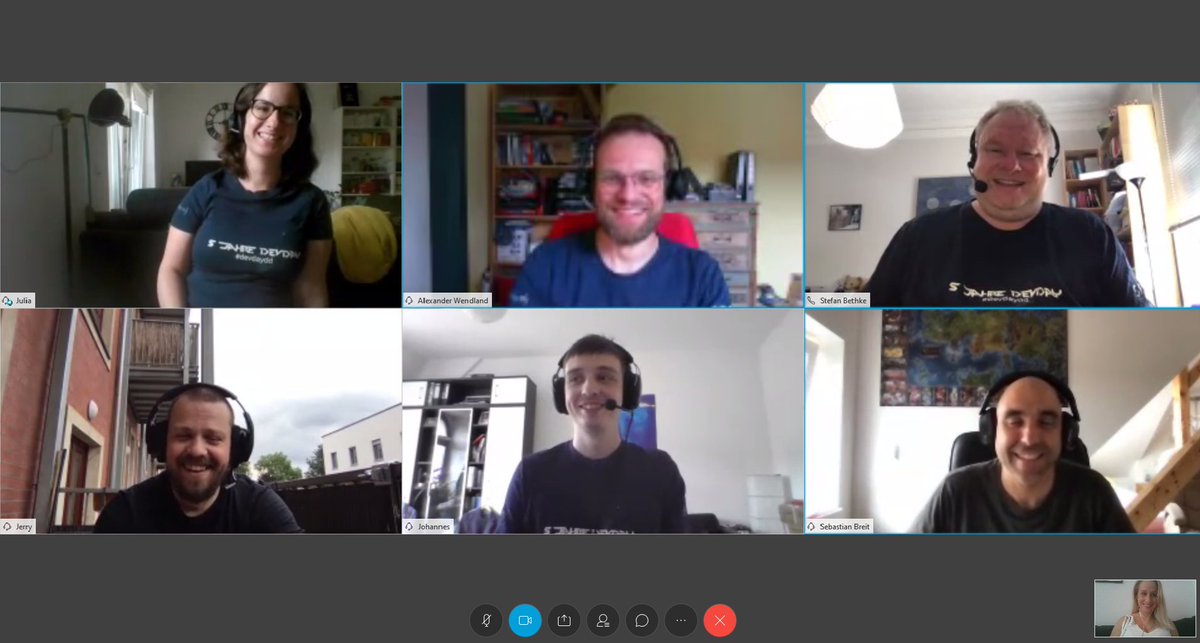 Die letzte Sofasitzung des Orgateams vor dem Dev Day ist vorbei! Dienstag kann kommen! Wir sind bereit! #devdaydd