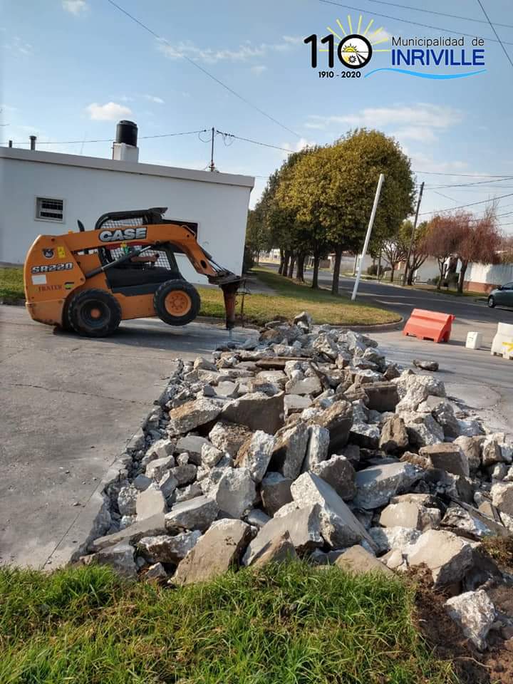 MunInriville's tweet photo. ✓Reparación en calzadas de hormigón ⛏️
✅ Corrientes esquina H. Yrigoyen
✅ Manuel Belgrano esquina Libertad
✅ Buenos Aires esquina  Las Heras
✅ Buenos Aires esquina  Gral. Güemes.
👉Estas intersecciones se encontrarán cortadas, solicitamos a la población respete las señales⚠️ https://t.co/VR9ZMsSHRK