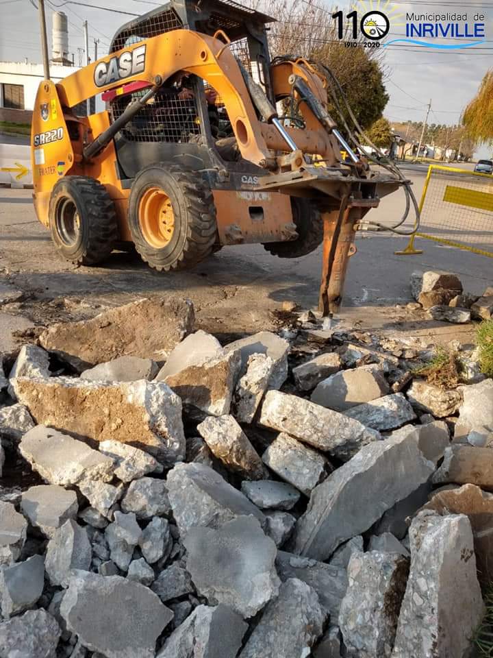 MunInriville's tweet photo. ✓Reparación en calzadas de hormigón ⛏️
✅ Corrientes esquina H. Yrigoyen
✅ Manuel Belgrano esquina Libertad
✅ Buenos Aires esquina  Las Heras
✅ Buenos Aires esquina  Gral. Güemes.
👉Estas intersecciones se encontrarán cortadas, solicitamos a la población respete las señales⚠️ https://t.co/VR9ZMsSHRK
