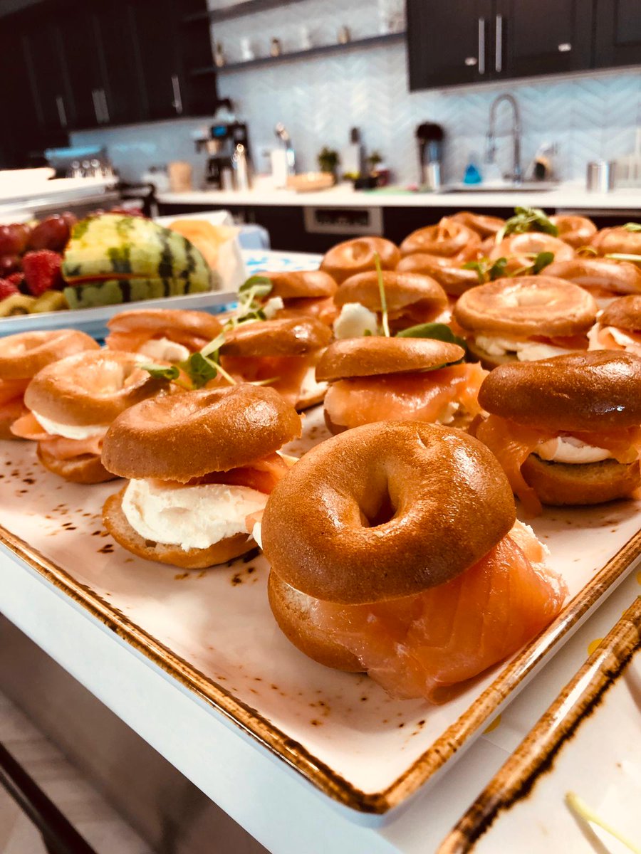 This #ThrowbackThursday we're wishing we could have one of our smoked salmon and cream cheese #bagels as an afternoon pick-me-up 🕒 #everythingbagel