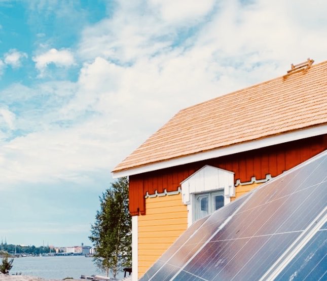 SolarWaterSolut's tweet photo. Happy midsummer everyone!
80% of this eco-islands electricity is produced by solar. The cute pilot house from the 19th century will soon serve café & gourmet pizza 😎. The clean water is purified from the sea — with just sun. #scandinavianarchipelago #skatakobben #WeRunOnSolar https://t.co/qX4Gs1hWzg