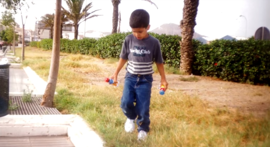 Enhamed's tweet photo. ¿Quién es el de la foto?
Ahora que llega el verano... ¿seguís sacando al niño que lleváis dentro?
¿Cuál es el recuerdo más entrañable que guardáis de vuestros veranos de infancia?
#Enhamed #Verano #Verano2020 https://t.co/uhGhE5zDfU