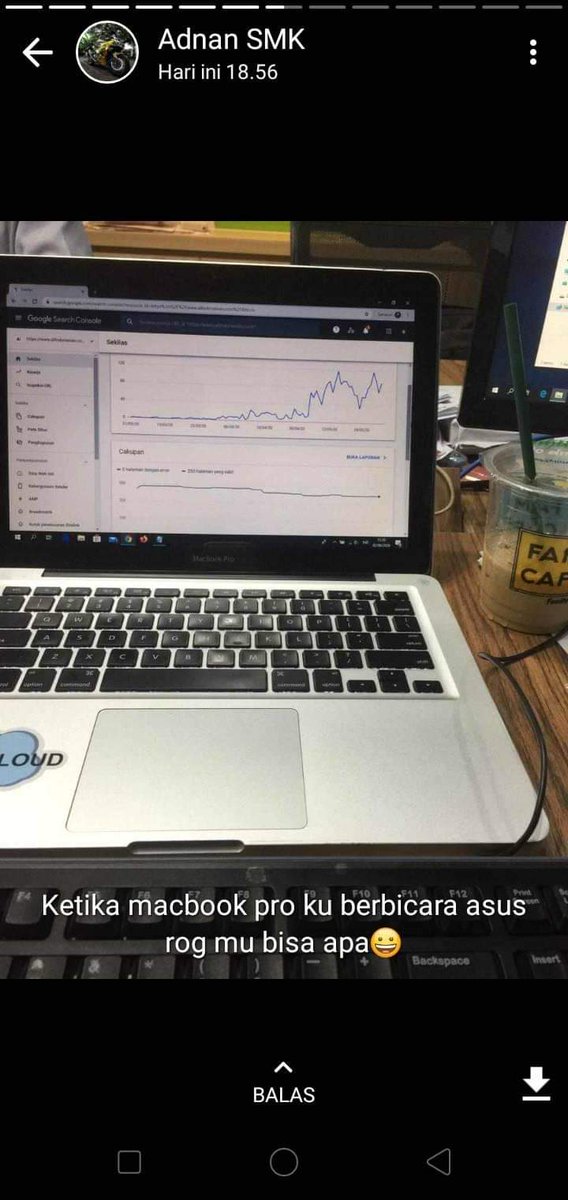 Macbook Pro pake Windows... Sebuah kesombongan yang mutakhir.