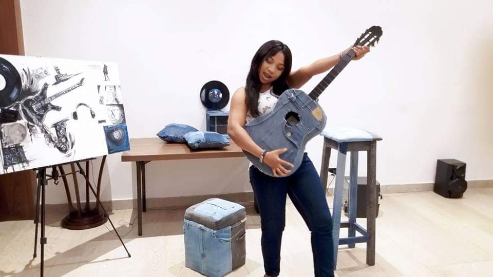 eephie16's tweet photo. Art curating for me has been quite an experience, I think I can say I'm exploring, learning, growing, and for this I'm grateful!.

Keep resting Mr. Igho (B-Elect) you are sorely missed.
#Curator #IfeanyichukwuOraemeka #RipBElect https://t.co/OkknuQY3iN