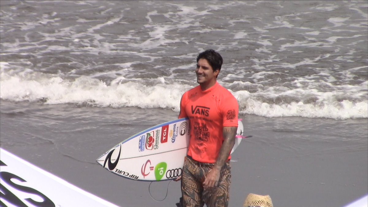 nao_carte's tweet photo. 去年の夏の思い出。
Memories of last summer.
2019 ISA World surfing games in Miyazaki.
#Michaelfebruary
ありがとうマイキー😊♪
Thank you Michael! https://t.co/NvTS7ldXbU
