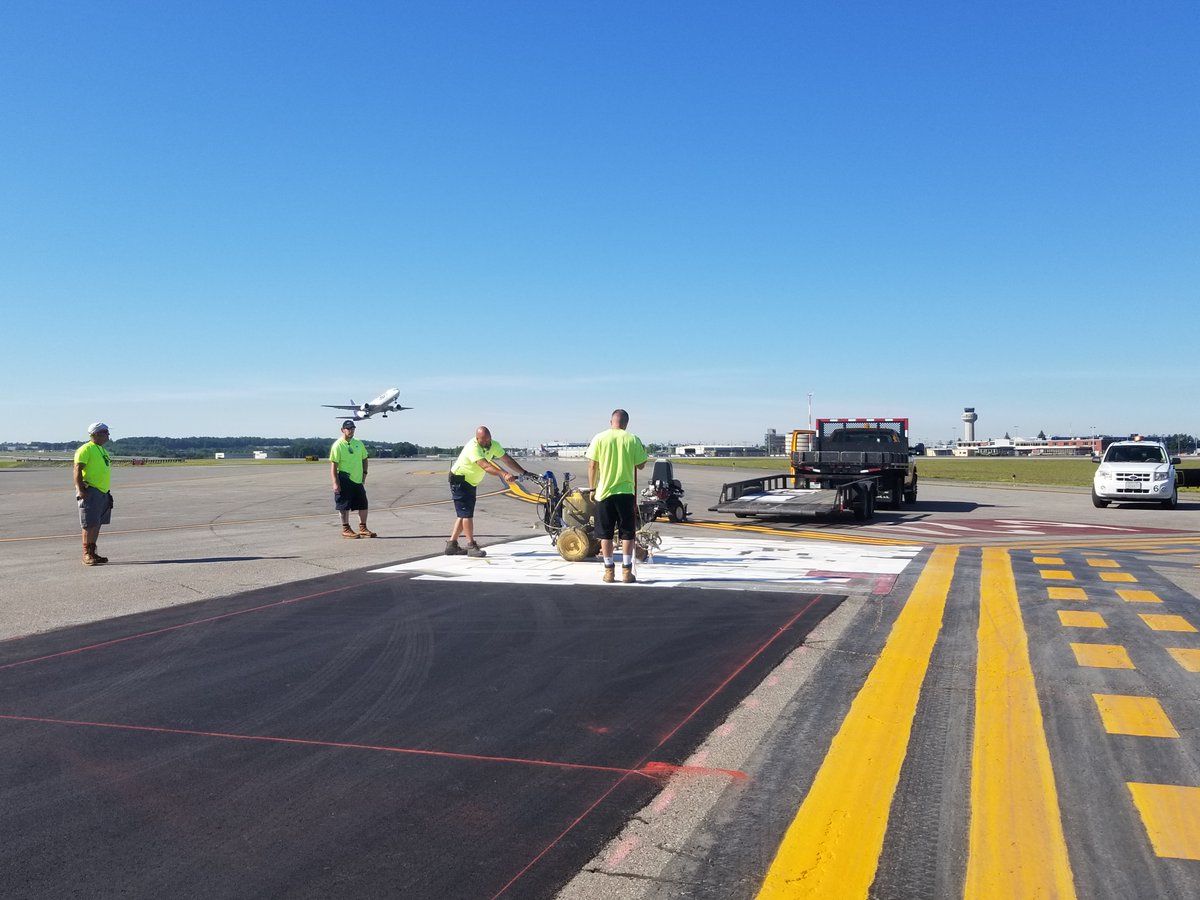 flymanchester's tweet photo. The MHT Airfield Team hard at work! MHT is open and ready to get you to your destination! #readyfortakeoff #ifly #iflymht #603pride #mht #livefreeandfly #wheelsup https://t.co/pK1F6Pe1Yq