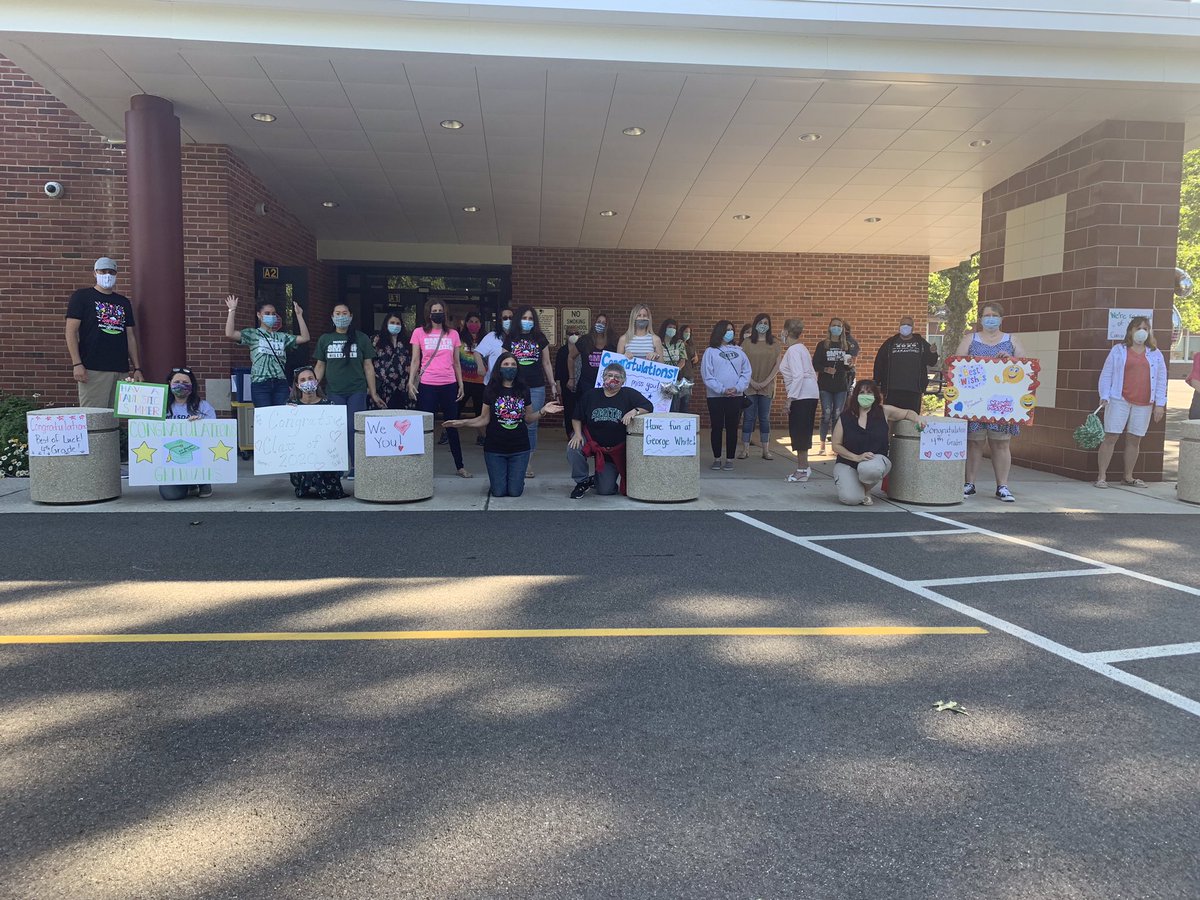 HPS_ABS's tweet photo. We wish all of our Smith School families and a staff a happy and healthy summer! 💚☀️ https://t.co/vNWz1AQNtk