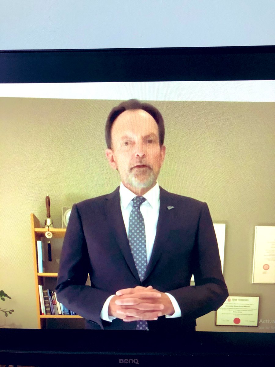 Congratulations to our #HumberGrad2020 students !  Tune into our virtual ceremony now:  youtube.com/watch?v=Uo1Cgw…