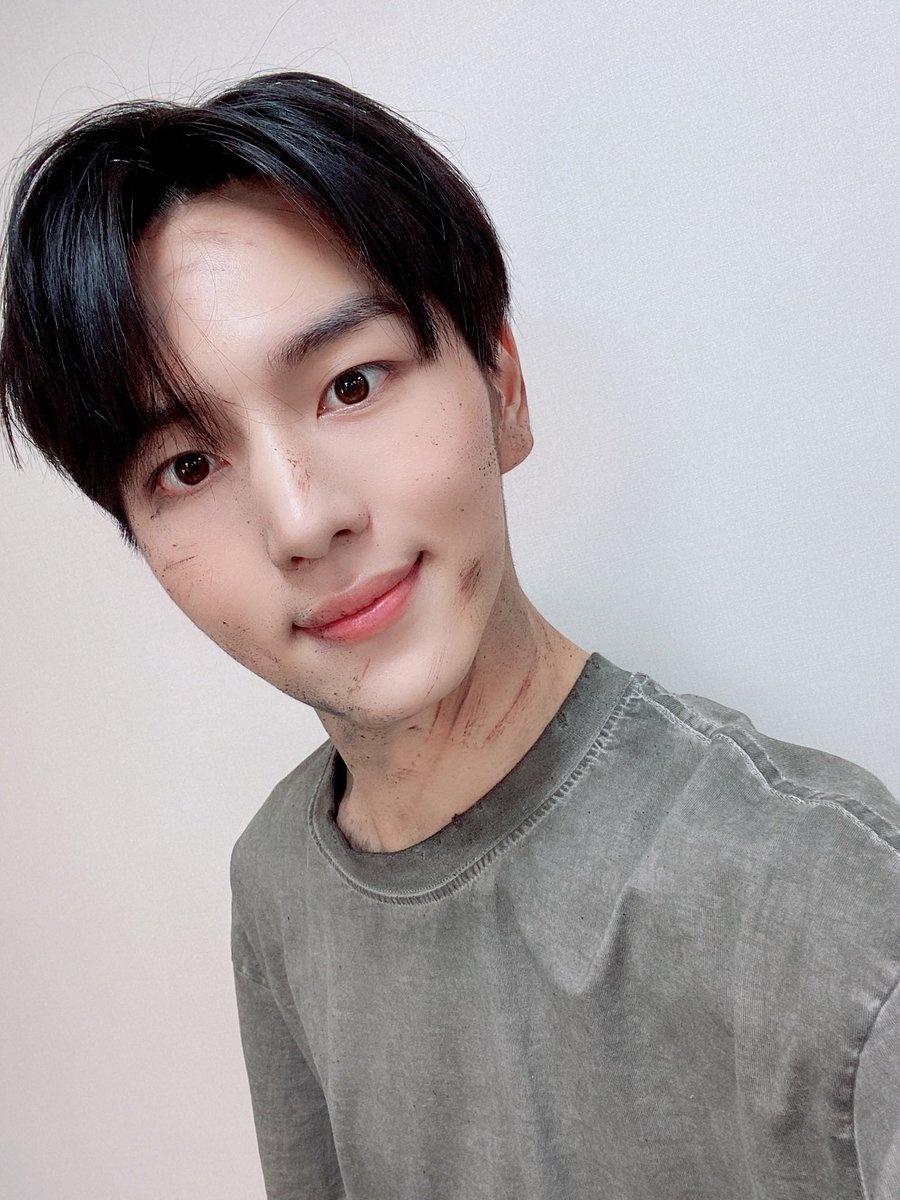 CUBE_PTG's tweet photo. [#키노] 우주야 유니야 사랑아. 우리 정말 열심히 했고, 매 무대마다 최선을 다해 준비한 무대들을 여실히 보여줄 수 있는 기회가 되어서 행운이었어요. 아까 말한 것처럼 저희 펜타곤은 멈추지 않을 테니 계속 지금처럼 서로를 믿고 같이 가요. 푹 자고 우리 웃는 얼굴로 보기로💜 사랑해요 소중해요 https://t.co/pNIIX0OJuC