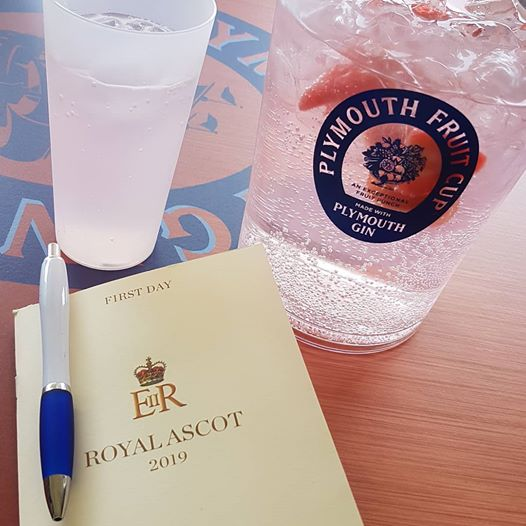 85Eclair's tweet image. This time last year I was drinking gin and appreciating @Ascot