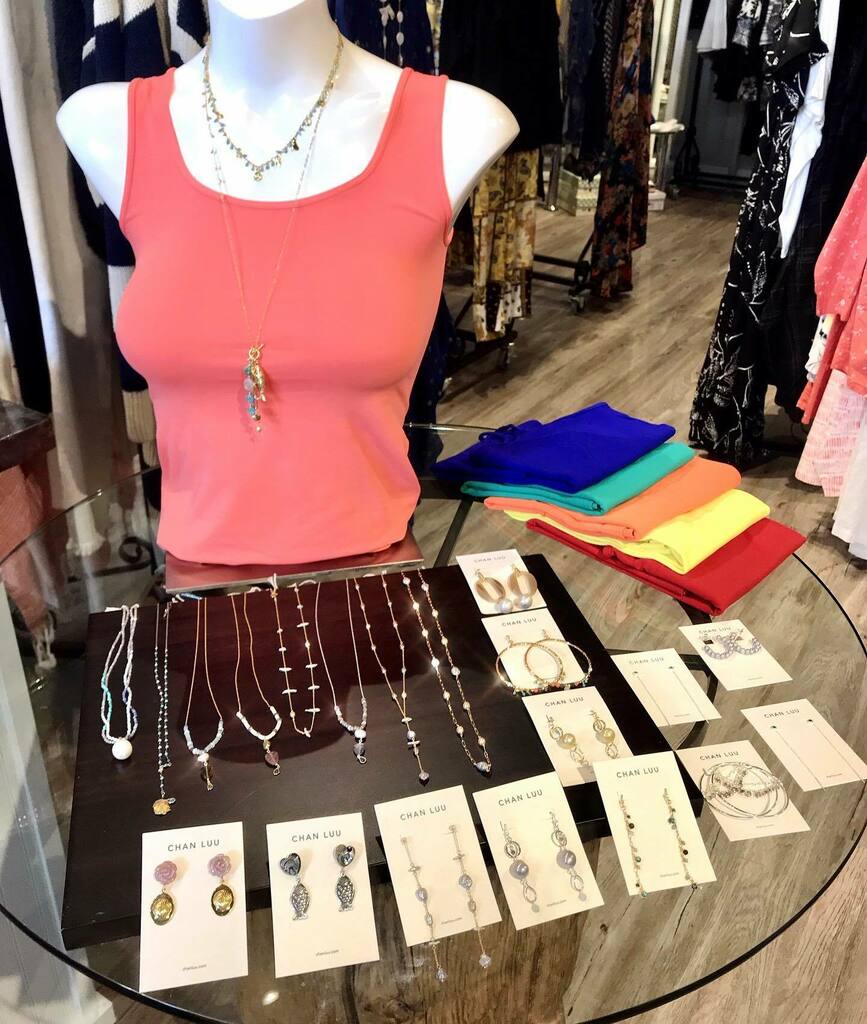 tidesanacortes's tweet photo. Introducing Chan Luu jewelry!! These beautiful pieces are inspired by nature, designed in LA and hand made in Vietnam. Gold, silver, freshwater pearls and gemstones. Stop by! #tidesofanacortes #newinshop #chanluujewelry #boutiqueshopping https://t.co/jgnGwmEXHc