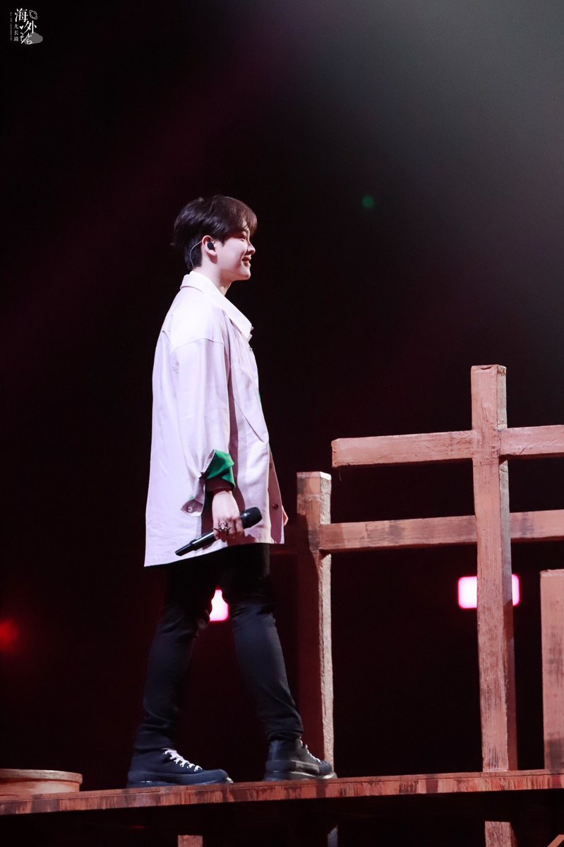 AzorachinC's tweet photo. 「200608」

To interpret your words
Use colors from the softest corners of the universe

💙 

#尤长靖 #YouZhangJing #AzoraChin #NinePercent #요장징 

*Please do not re-edit the photo https://t.co/ARFli1VgZ4