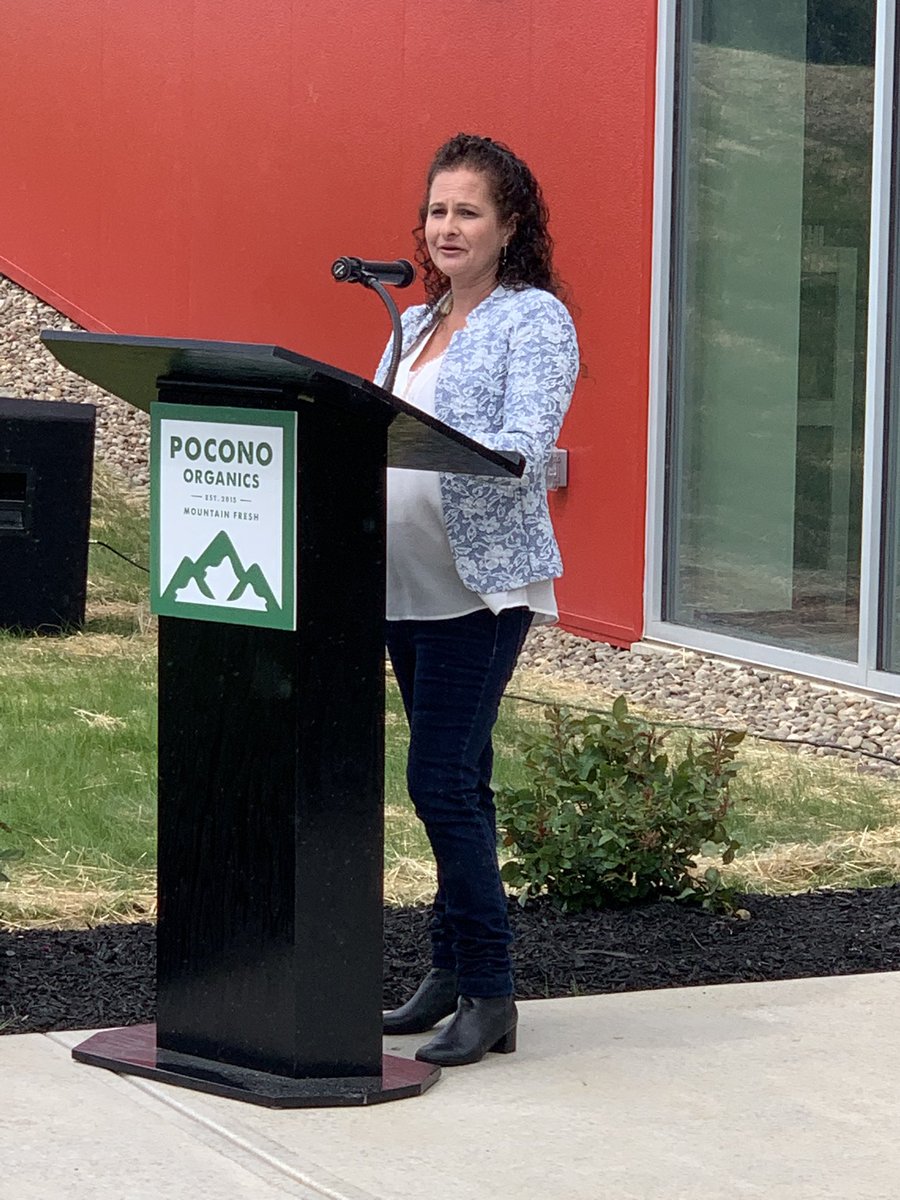 ErikOberholtzer's tweet photo. Ashley Walsh, founder of ⁦@PoconoOrganics⁩ shares her vision for an organic future on opening day.

#organic #regenerativeagriculture #rodale #poconoorganic #goodfood https://t.co/9P8lG1wjXV