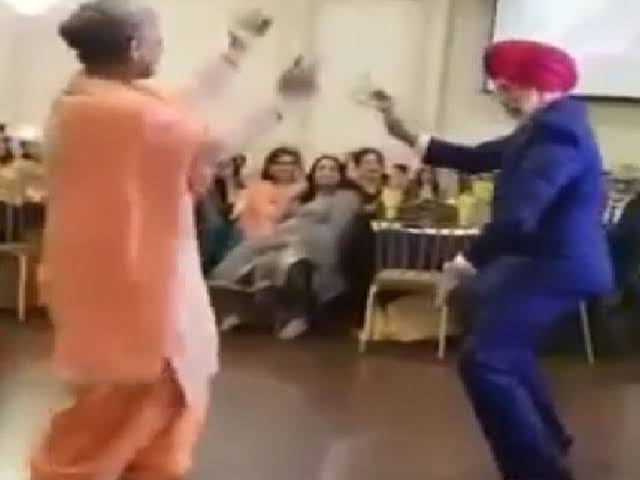 cool_bindra's tweet photo. @timescardcredit @CrossLoopIndia #ContestAlert
#DancingDads #TimesCard #Crossloop
@CrossloopIndia
#Fathersday My dad loves to dance a lot, let any marriage come and he is crazy about dance. like @chilled_Sup @SoniaKaurBindr1 @SajidSilawat1 @aanchalsweet92 @Jay_parmar17 @7thNovember @PinkyDholakia @sengodan4 https://t.co/PMPCQ6lsIL