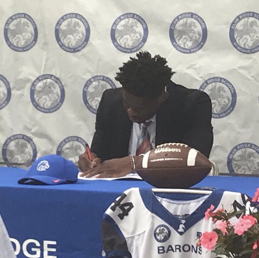 jstew2234's tweet photo. It’s official “Boise State University” bound @andyuche14 @BreakAwaySports ... #BASPEED https://t.co/yLDvVmG8Mu