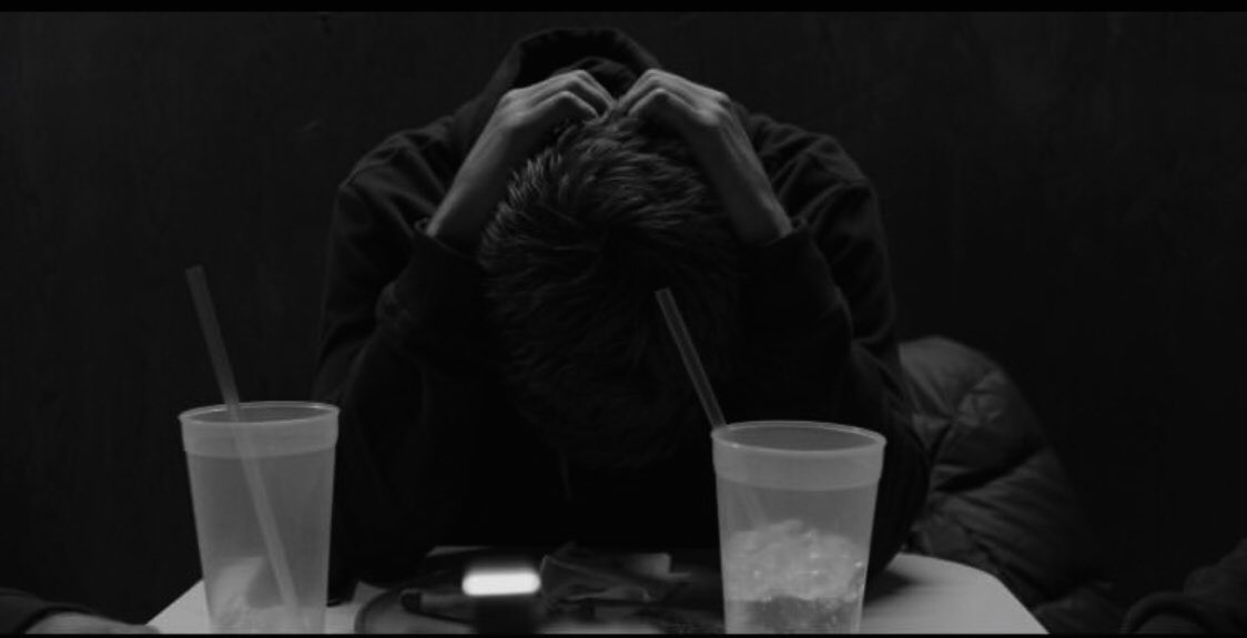 وعدني يبقى وتالي مثل الطير ، طار وتركني🍂