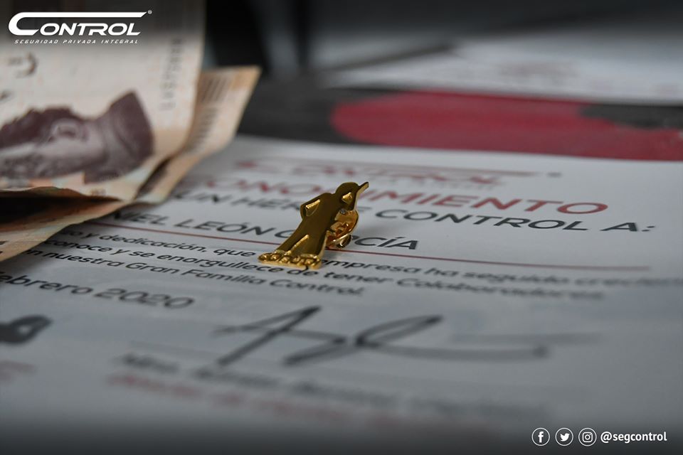 segcontrol's tweet image. Realiza tus labores con esmero y entusiasmo, esfuérzate al máximo y todo te será recompensado. En Control cuidamos lo que más te importa y reconocer a nuestros Guardias Ejemplares es lo que nos importa a nosotros. #FamiliaControl #HéroesControl #Guardias #Amesp