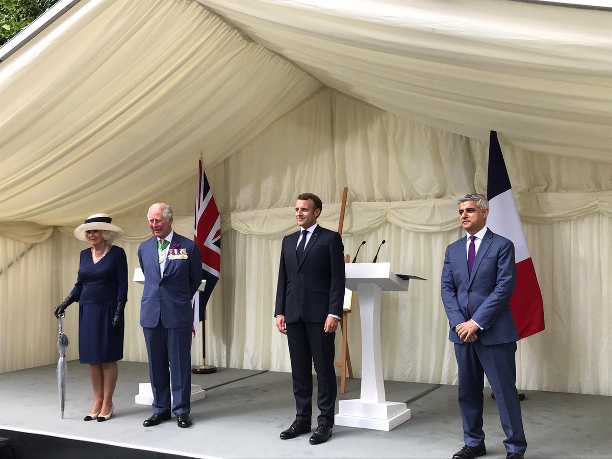 I wanted to express ’s infinite gratitude to the city of London by awarding it, in a wholly exceptional capacity, the  #Légiondhonneur. I present it to you, Your Royal Highness, in memory of, and as a testament to, our eternal gratitude, on behalf of the French people.  #18JuinUK