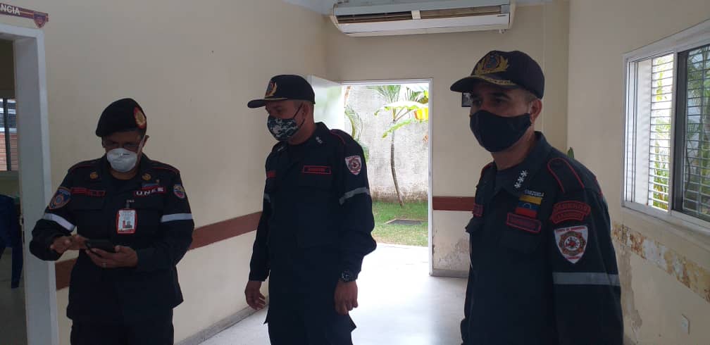 SistemaCarabobo's tweet photo. Visita Institucional de generala (B) Tibisay Bernal Decana Nacional de la UNES. Siendo recibida por el capitán Alexis Alvarado primer comandante de Bomberos de Carabobo y el cuerpo de oficiales. #TcnelGNLinoPerez #carabobogb #bomberocarabobo
#DGNBEnlinea
#CentralReedan https://t.co/Lc7Q7hld3g
