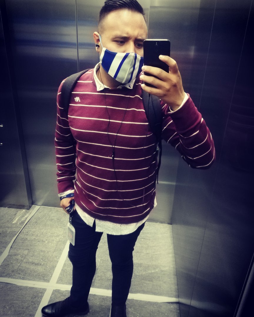 Soy de Iztapalapa, de clase baja, con padres que no terminaron la secundaria, en un hogar de 10 personas, moreno, alto y GAY...

Los reto a NO desanimarse y seguir sus sueños, la vida es difícil y si dejas que alguien te ofenda y derribe nadie podrá levantarte, solo tú puedes 🤷🏽‍♂️