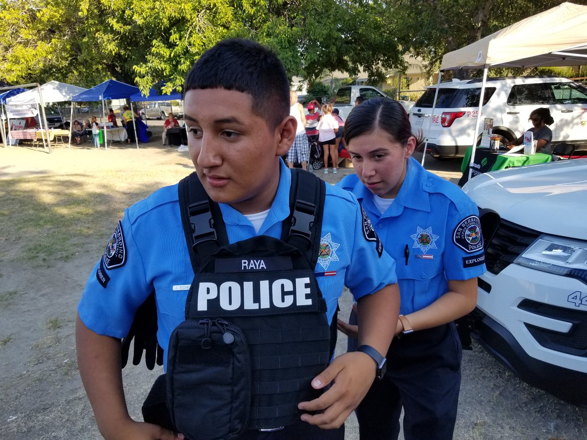 SBCUSDPOLICE's tweet photo. Meet officer G. Riddall, one of our youth advisory officers that routinely engage, educate, and mentor our community's kids/@SB_CitySchools students enrolled in #POST304 Explorer Program. #CareerPathways #EducationalOpportunities #CareerReadiness #ItsWhatWeDo https://t.co/xZ5uWKmd2P
