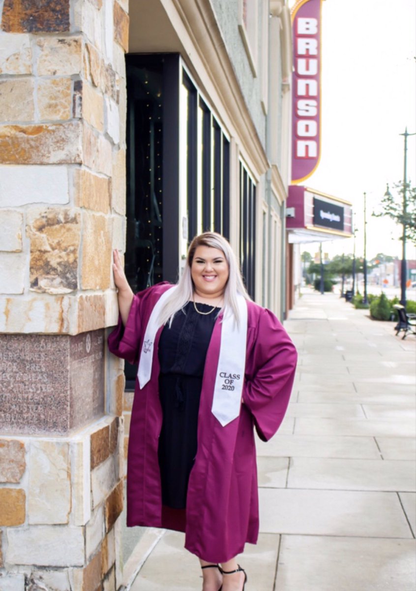 Elisalvarez00's tweet photo. Last Senior Session 🎓❤️ https://t.co/3QJNggqP3l
