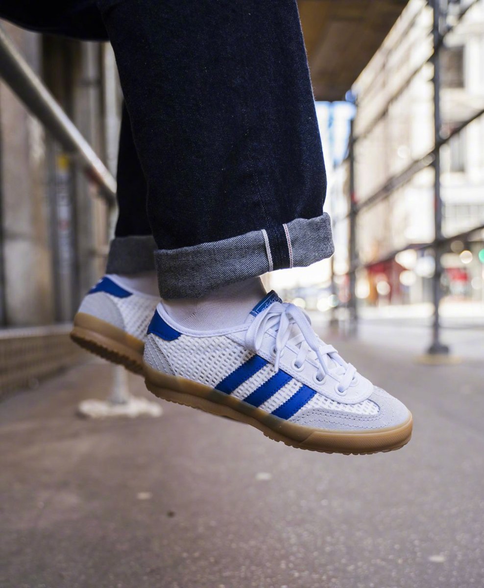 Kwestie dief Op de kop van Twitter 上的 Kicks Deals Canada："Equipped with a ridiculously breathable  loose-mesh upper initially designed for table tennis players, your feet  will stay cool this summer with the classic adidas Tischtennis that can now