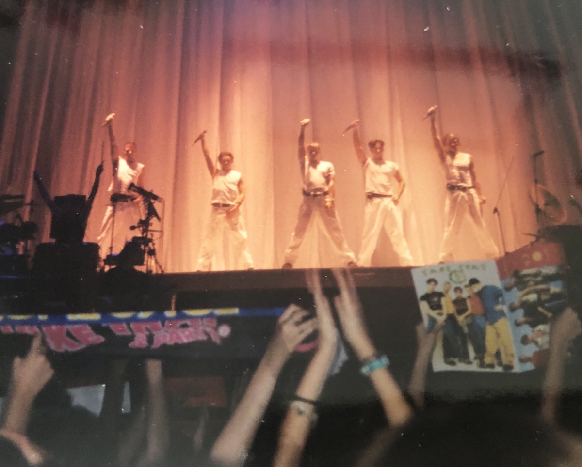 Adelenutt's tweet photo. @GaryBarlow 🌻following for even longer than this.. still waiting for my one follow back 🌟🌻🙏🏻 ☀️🎷🌻🙇‍♀️Pleeease! https://t.co/ns4gnxOcKf