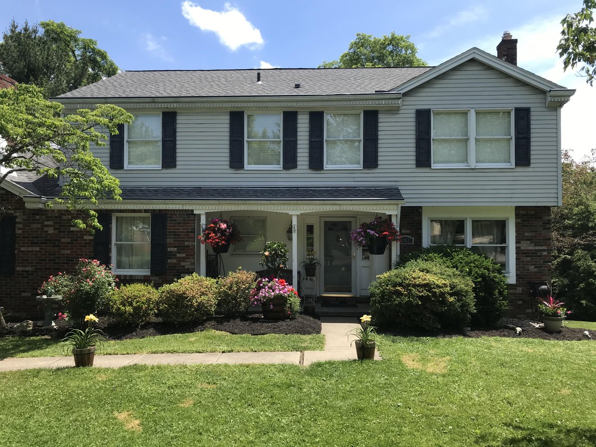 🌿🏠🌿
A charming home beautified by EarthPlanter Hanging Baskets! If you want your home to look like this, enter our Freebie Friday contest for your chance to win a free planter! Details earthplanter.com/freebie-friday…

“Love the Planters!!!”
Rob L – Residential Customer Pennsylvania