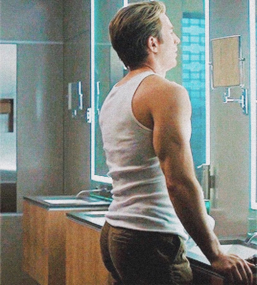 evanschain's tweet image. here's an appreciation tweet for steve rogers' thicc ass in endgame 🍑