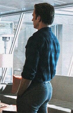 evanschain's tweet image. here's an appreciation tweet for steve rogers' thicc ass in endgame 🍑