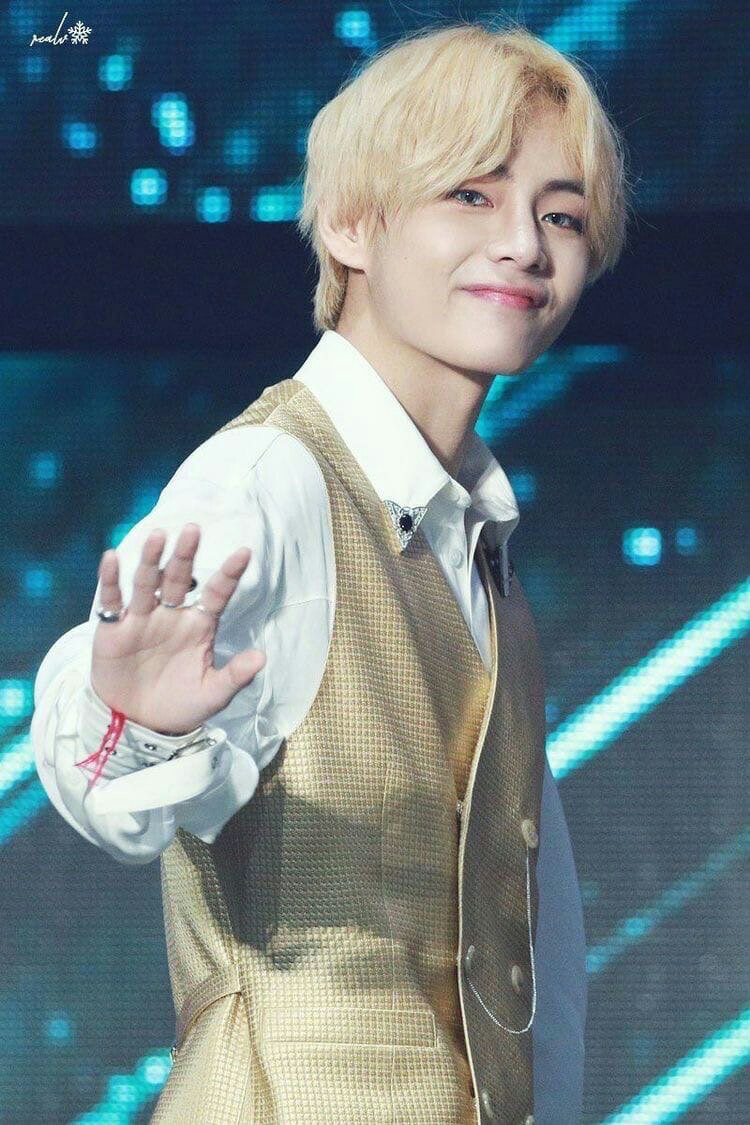 KIMJ14_21's tweet photo. Принц Ким Тэхён...
#PrinceV #BTS #btsarmy #v #KimTaehyung https://t.co/J8xYBDaLu5