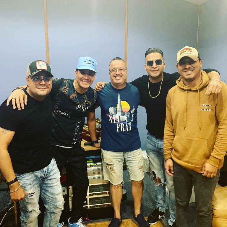 CharlieCruz's tweet photo. #tbt Grabando #tentacionesvol1 #lospoderes @JunitoDavila @jaylugoproducer @VictorManuelle #Ramonsanchez #salsa #lavidadavueltas #puertorico #latinos https://t.co/BxSqcGVYia
