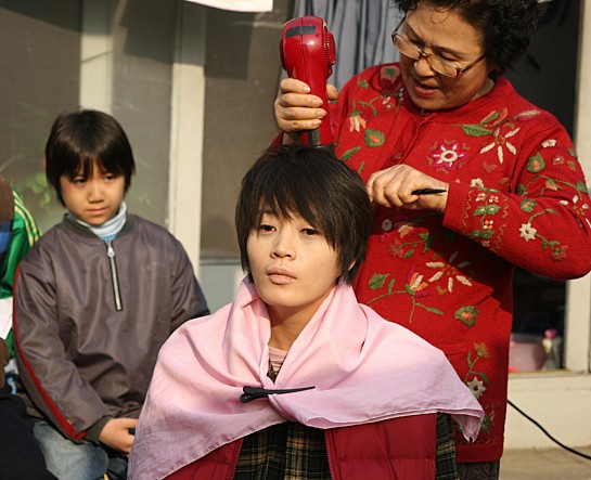 '엄마라고 불러줘서 고마워...' 엄마의 자격이란게 있을까?가슴 따뜻한 '가족'의 이야기 #EBS영화 < #열한번째엄마 > #김혜수 #김영찬 #류승룡 #황정민...