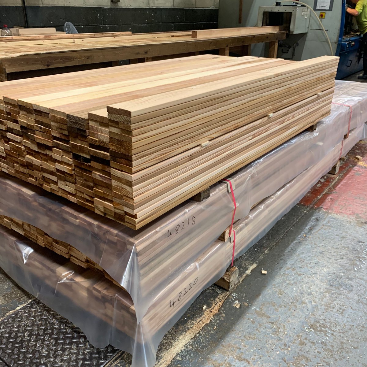 Stunning 18x44 R4C western red cedar fencing batten on its way to our valued customers. UK distribution through our partners, direct to site.

Message for further information.