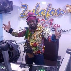 EugenPeprah's tweet photo. The #RootMaster @Blakkrasta has taken charge, n Babylon is already down d drain
@ClementPlasma @BlakkLionDeGen @BORBOR_SLY @Duvasty1 @de_wagina @RasTbcOfoe @nat_ebube @mbanaanburidiba @kwame_agyei @kobbyskary @larrykreal @DJ_KRACHA @RasDjan @BAfibi
#TaxiDriverShow #MallamTonga https://t.co/EaZ7FdB9UW
