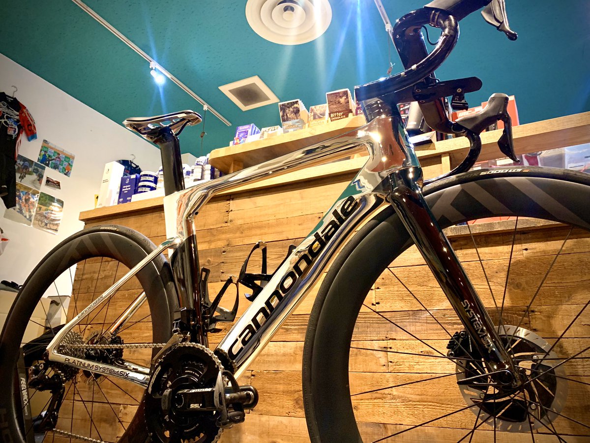 Sasayan19's tweet image. あとは細かな調整でほぼ完了…お待たせしました🙇‍♂️
#cannondale #systemsix #platinum #custom
