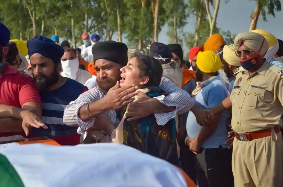 htTweets's tweet photo. Thousands pay last respects to Indian soldiers killed in Ladakh face-off 

https://t.co/SH50JmuB5q https://t.co/4xMNAWQe9G