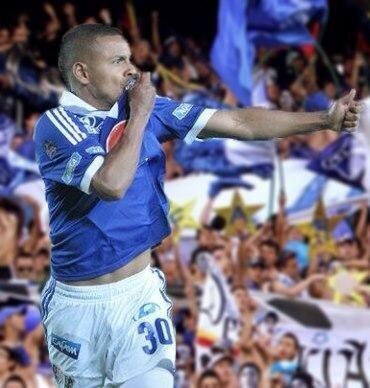 jhonnyramirez30's tweet photo. debute en el 2002 Y luche incansablemente por 10 años para poder vestir la camisa de un grande, no fue fácil pero lo logre @MillosFCoficial me brindo esa oportunidad por eso quiero tanto al azul, hoy le deseo a todo el mar azul  un feliz cumpleaños.
!Felices 74 años embajador¡ https://t.co/PeC9RUnox4