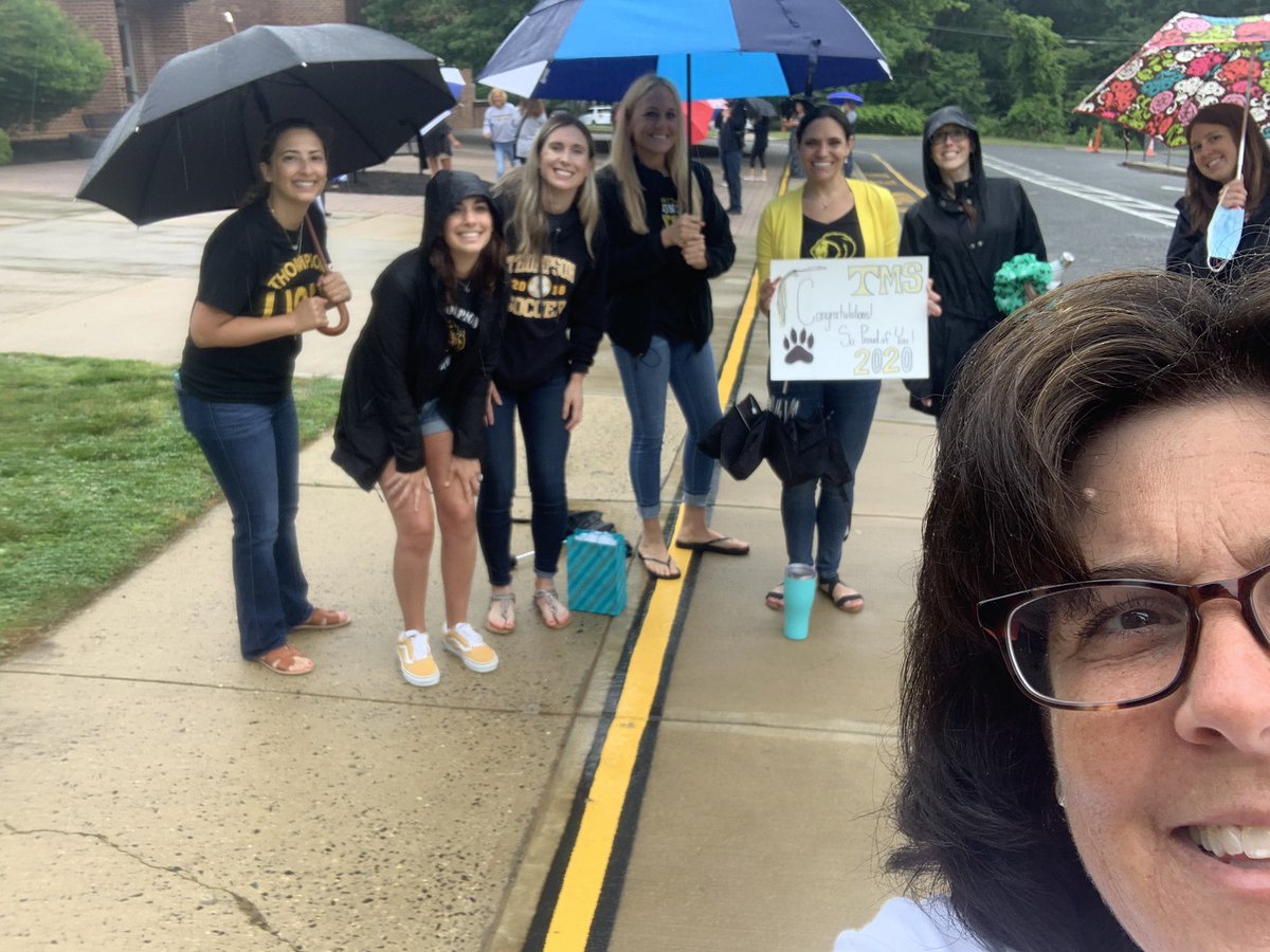 CathiCardano's tweet photo. Thompson Wave Parade for the Class of 2020!  Great to see so many families!  We will miss you all 😭😭.  Best of luck in HS and have a wonderful summer!! @ThompsonMSpride @MsLindsayFox @DrGeorge_MTPS @MTPSpride @TMSPFA https://t.co/7qKFhOQ3Ie
