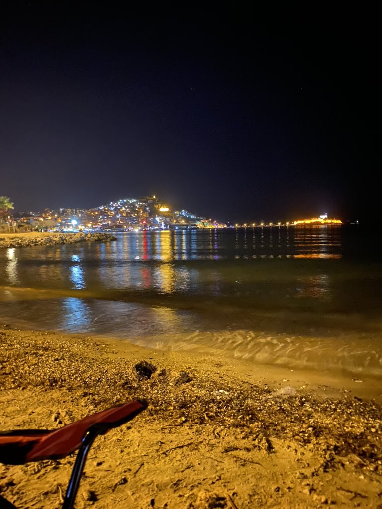 Şurda arkadaşlarla yapılan hoş sohbetin yerini ne tutabilir ki?