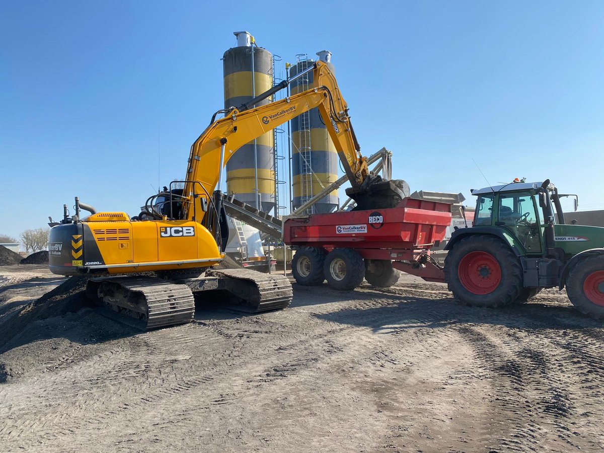b_cis's tweet photo. 🚚👷‍♀️👷In opdracht van Madepolder Beheer hebben wij een Vloeistofdichte vloer aangelegd in #Westerbroek. Bekijk hier de📸foto's:
https://t.co/tqlNr8kfvO
#infrastructure #bcisbv https://t.co/9Ml8L2wBwI
