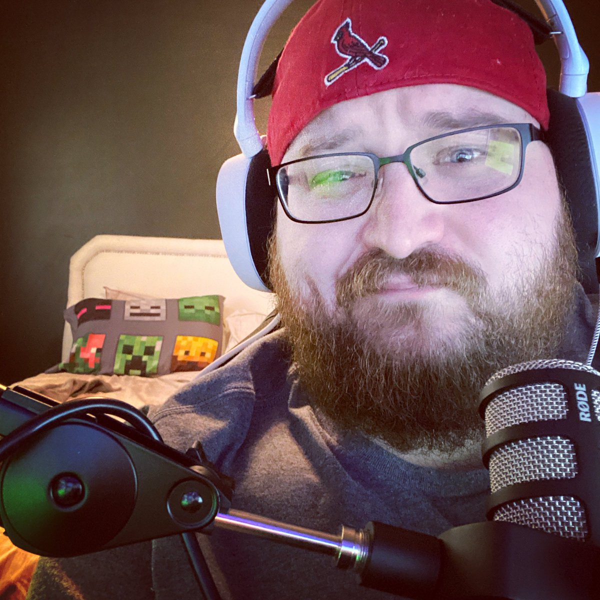 King_Zikk's tweet photo. Surely I’m not the only one who has a Minecraft pillow?! #minecraftpro #minecraftideas #minecraftstream #minecraftxboxone #minecraftbedrock #facebookgamingcreator #facebookgamingcreators #rodepodmic #steelseries https://t.co/IqKRBLZCkN