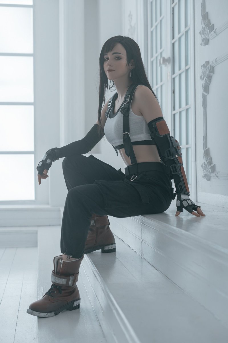 shirogane__sama's tweet photo. ❤️ 1000 RTs to unlock the 2nd part of this shoot 🔓

Outfit is inspired by @rhabarberei art ❤️🖤

#TifaLockhart #Tifa #FinalFantasy7Remake #FinalFantasyVIIRemake #cosplay https://t.co/vbBE2xIctE