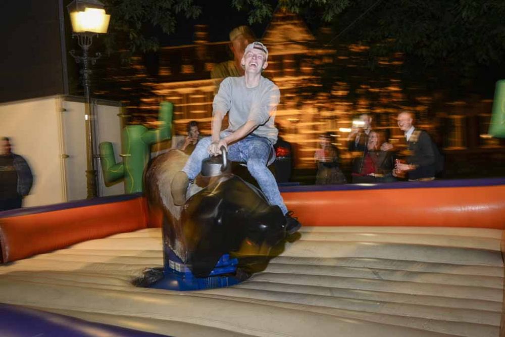 TTFestivalAssen's tweet photo. Win een rodeo stier 🐂 in jouw eigen ‘Corona-proof’ tuin! https://t.co/9sT6GJxGrf

Niets missen van de activiteiten tijdens ‘4 TT Festival in eigen tuin’, download dan de TT Festival app van Woov: https://t.co/R1yf0Mutes

#TTFestival #bestefeestjevanhetjaar #Assen #rodeostier https://t.co/NHzqGeG8w7