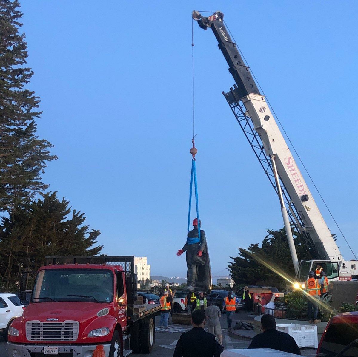 BREAKING: Christopher Columbus statue at San Francisco's Coit Tower taken down early this morning.This is ahead of a planned protest that planned to throw it into the bay.