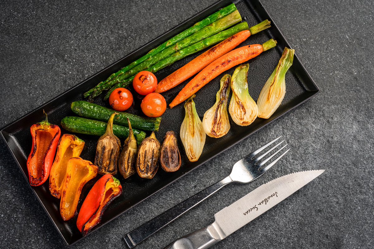 Harrys_Rest's tweet photo. Los vegetales a la parilla son uno de los favoritos. Seleccionamos los ingredientes manualmente para garantizar su frescura y calidad. 
Acompaña tu corte favorito con este complemento. 

#TheArtOfPerfection #HealthyLifeStyle https://t.co/uUEVGEp4iv