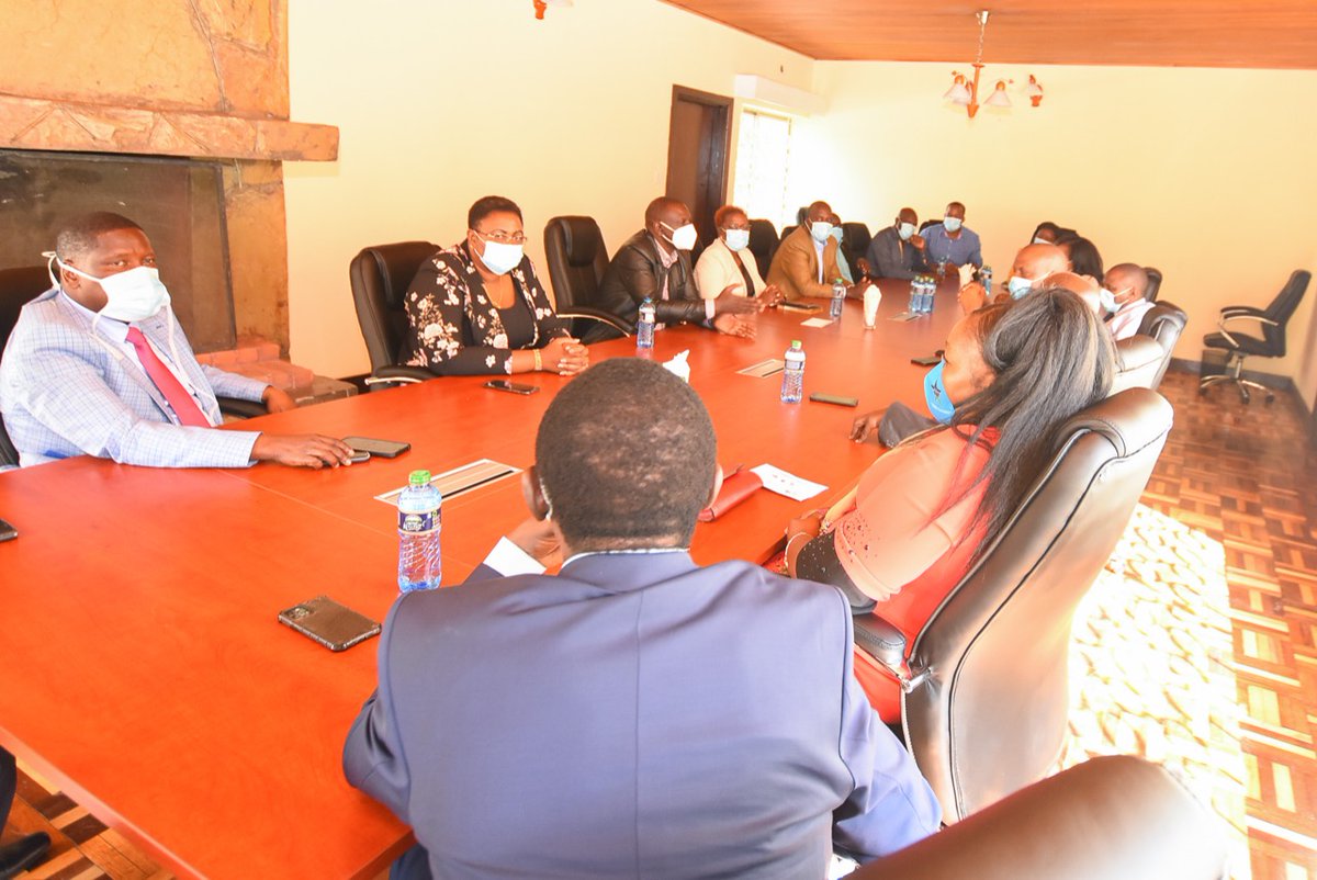 WilliamsRuto's tweet image. Had lunch with Jubilee MPs who were recently assigned other responsibilities in the party. Thanked them for exemplary service to the party and the nation. I implored them to continue focusing on Jubilee's people-centered transformational agenda now and in the future. SOTE PAMOJA.